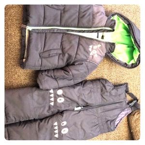 Snow pants and snow jacket set